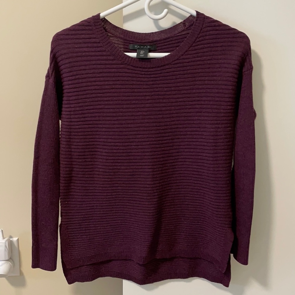 TAHARI purple knit long sleeve shirt size small like new